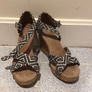 Toms summer wedges